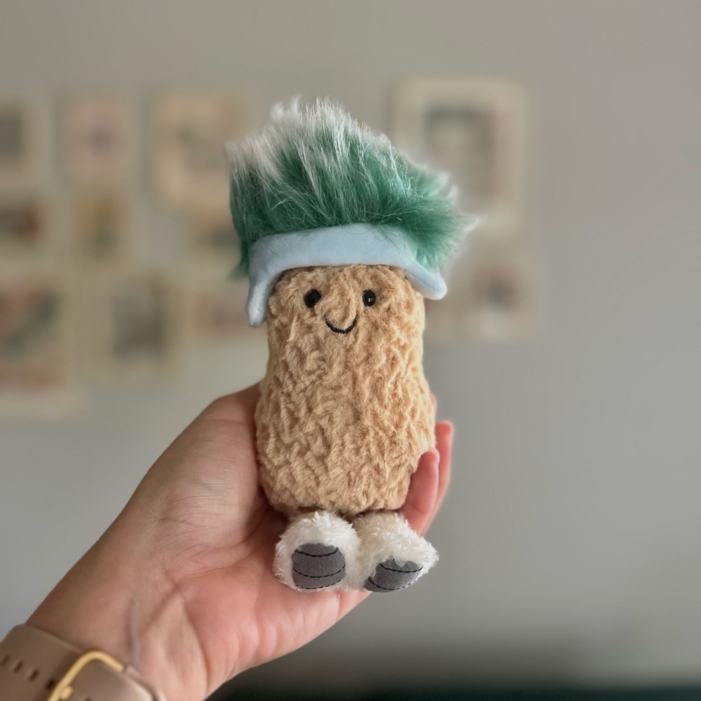 Jellycat Amuseables Peanut ‘Après Ski’ - Authentic & BNWT❄️